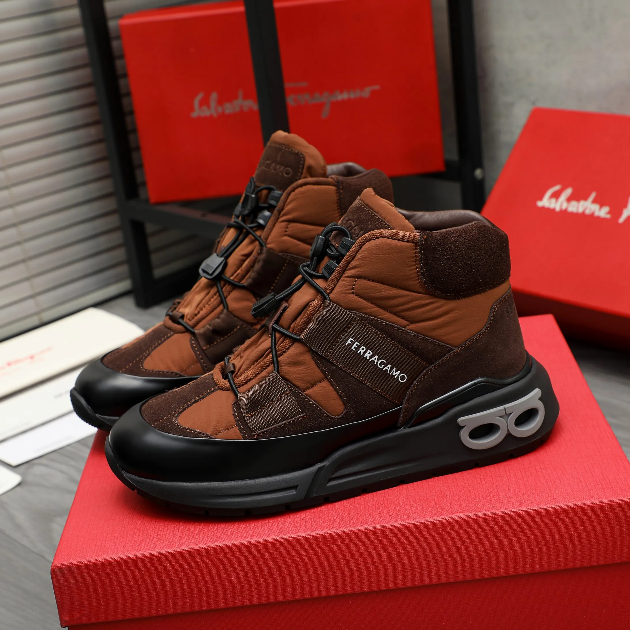 Men's shoes 💰640 Product trademark: Ferragamo "Ferragamo" high-top casual shoes Regular size: 38-46 (45.46 is custom-made and non-returnable) Product materials: Selected frosted cowhide stitching cloth upper, cowhide lining, original outsole